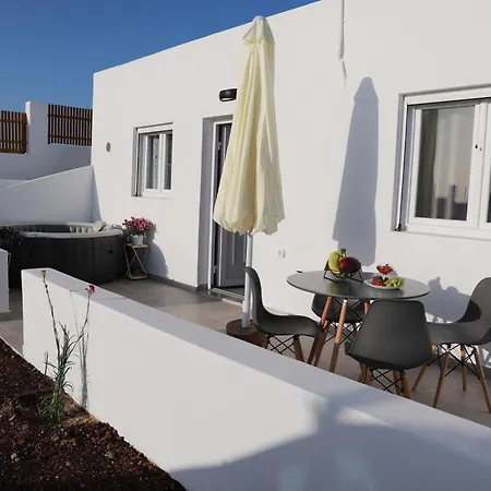 Calma Eco Sunset View בית נופש Emporio (Santorini)