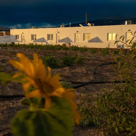 Calma Eco Sunset View בית נופש Emporio (Santorini)